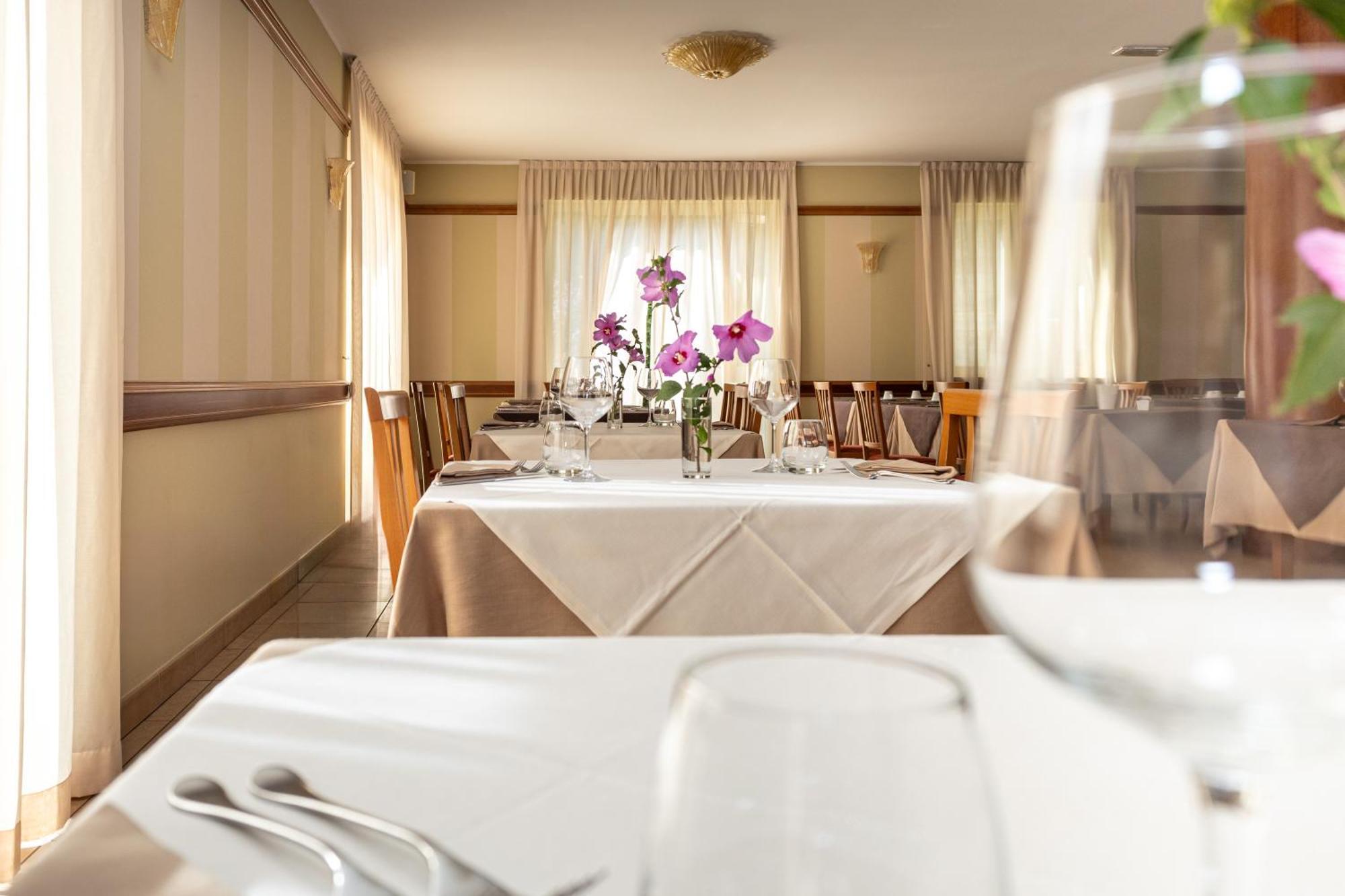 Hotel Valentino Acqui Terme Exterior photo